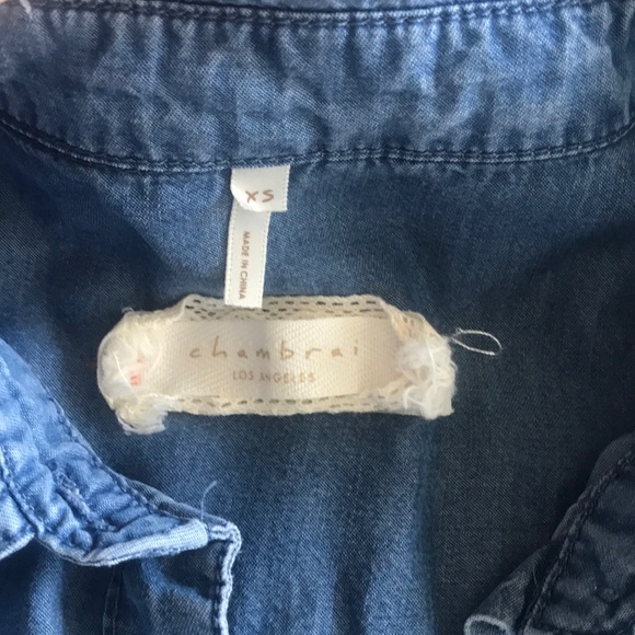 3/$20 Chambrai light weight denim shirt women’s XS - Picture 2 of 7